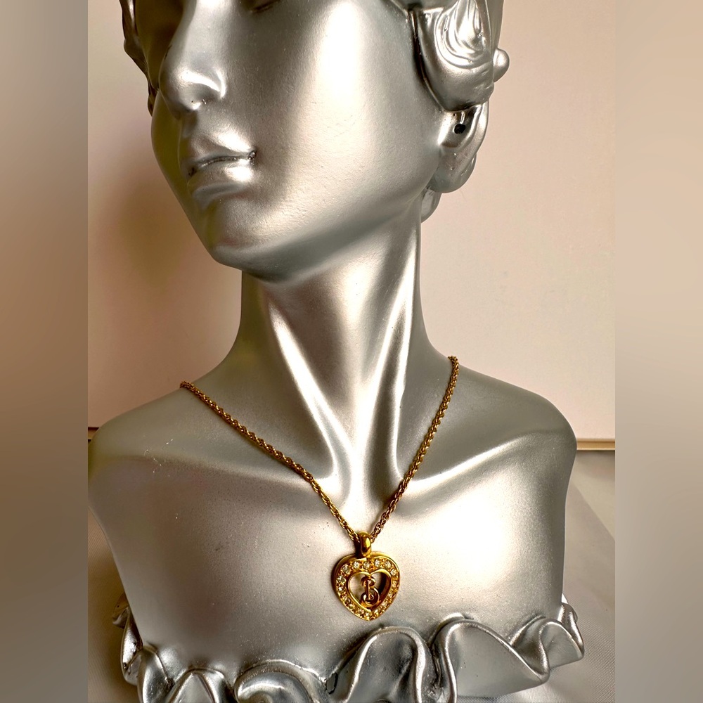 Burberry’s Gold Heart Pendant Rhinestone Necklace - Picture 3 of 12